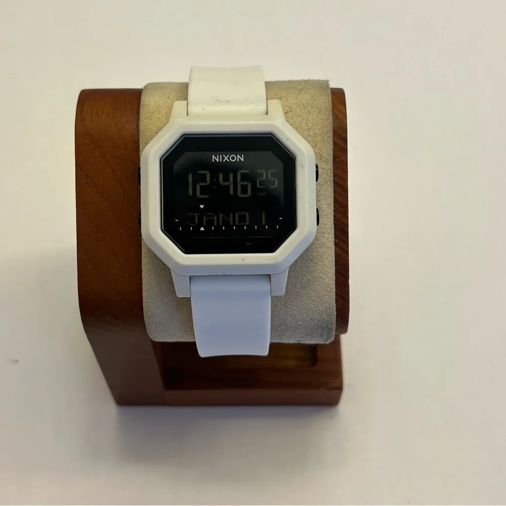 New Nixon Siren A1311 100-00 All White 100m Water Resistant Digital Sport‎ Watch